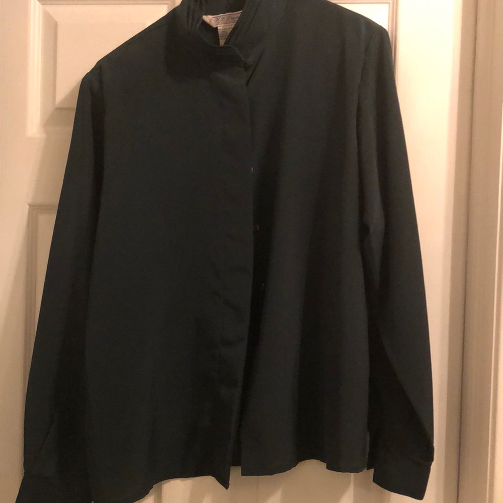 Ladies dress shirt.